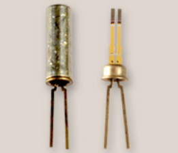 The C-002 was the first crystal unit to be manufactured using photolithography.